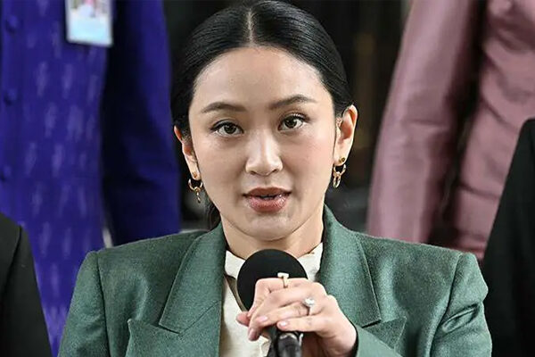 ফোনালাপ ফাঁসের জেরে বিপদে শিনাবাত্রা, শত্রু দেশের নেতার…