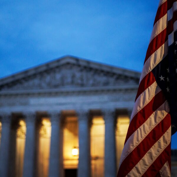 মার্কিন আদালতের রায়ে ট্রাম্পের আরোপিত বেশিরভাগ শুল্ক অবৈধ…