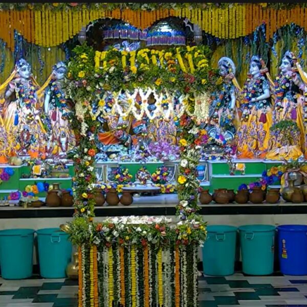 ইসকন মায়াপুরে মহাসমারোহে পালিত হচ্ছে রাধাষ্টমী মহোৎসব।