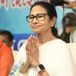 ৯ হাজারি শাড়ি কিনলেন মুখ্যমন্ত্রী, স্বীকৃতির আনন্দে আপ্লুত বর্ধমানের তাঁতি ও শিল্পীরা, গয়না ক্রয়েও উৎসাহিত করলেন সবাইকে