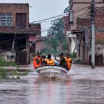 লাহোরসহ পাঞ্জাব প্রদেশে ৪০ বছর পর ভয়াবহ বন্যা, ২৪ ঘণ্টায় মৃত ২২, সিন্ধুর জল ছাড়ার অভিযোগ।