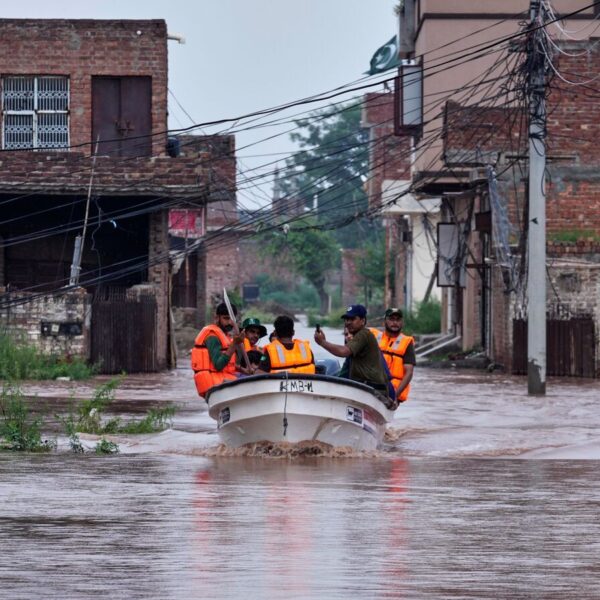 লাহোরসহ পাঞ্জাব প্রদেশে ৪০ বছর পর ভয়াবহ বন্যা,…