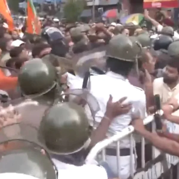 কলেজ স্ট্রিটে উত্তাল পরিস্থিতি, পুলিশের সঙ্গে ধস্তাধস্তি, বিধানসভা…