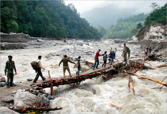 আবারও উত্তরাখণ্ডে মেঘভাঙা বৃষ্টি, ধস…