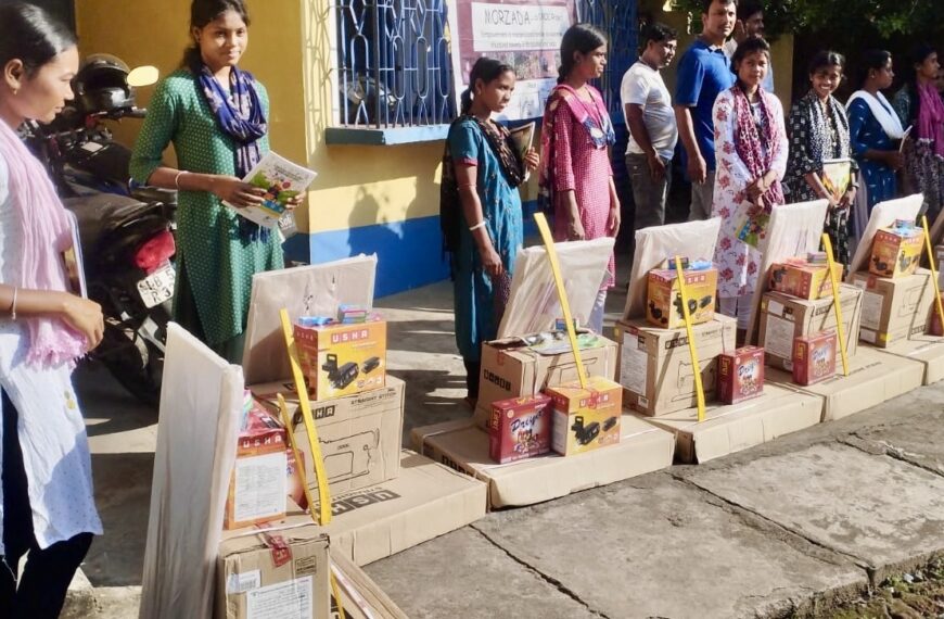 DRCSC-র উদ্যোগে বেকার যুবতীদের সেলাই…