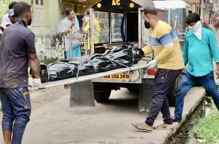 বাড়ি থেকে পানাগড়ে পচাগলা দেহ উদ্ধার, চাঞ্চল্য এলাকায়