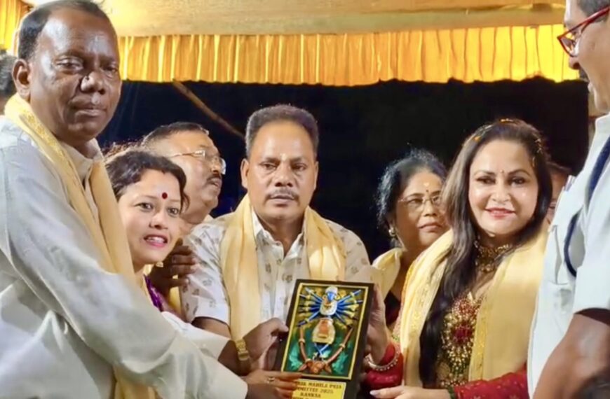 কাঁকসা আন্তরিক মহিলা কমিটির দুর্গাপূজার উদ্বোধনে বলিউড অভিনেত্রী জয়াপ্রদ্রা