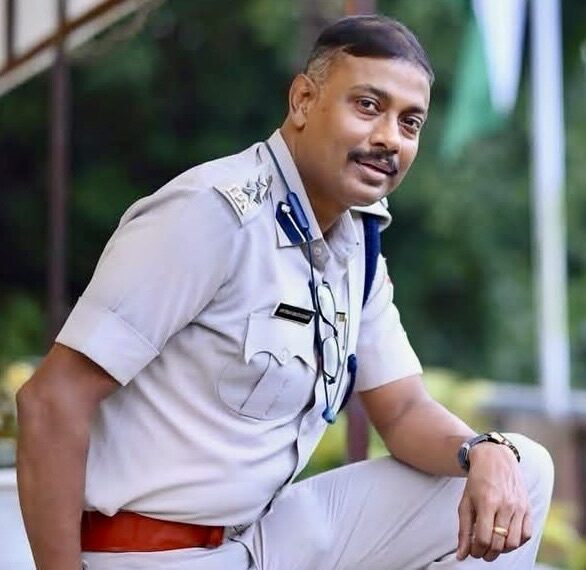 বাজি বিতর্কে সারানো হলো কোচবিহারের পুলিশ সুপারকে