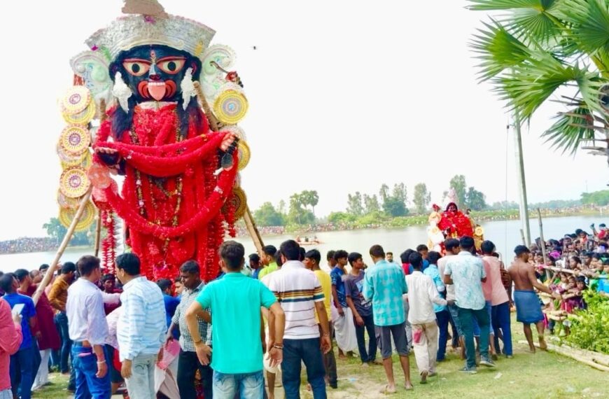 জাঁকজমক পূর্ণভাবে বিসর্জন তকিপুরের বড় মা কালীর, সামিল…