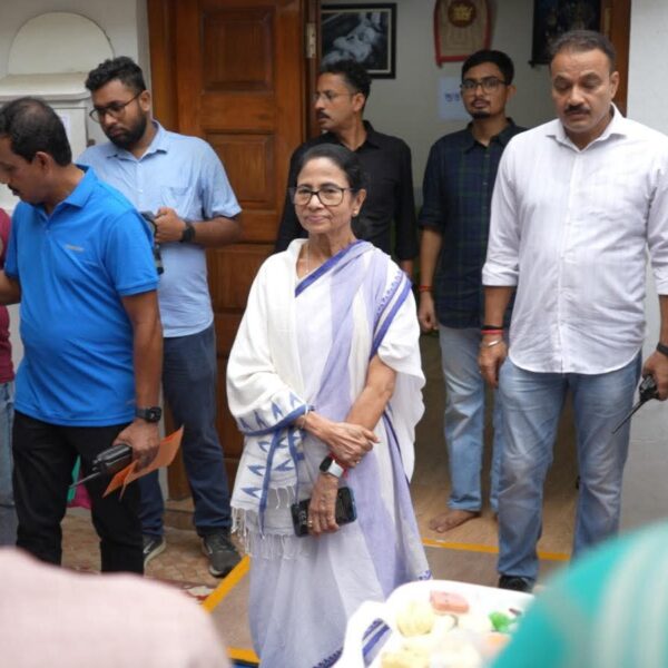 ‘রাজনৈতিক নাটক’, কটাক্ষ করে পাল্টা উওর মমতার