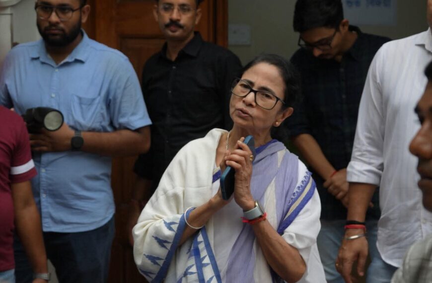 পিস্তল নিয়ে মুখ্যমন্ত্রীর সঙ্গে দেখা শিক্ষকের!…