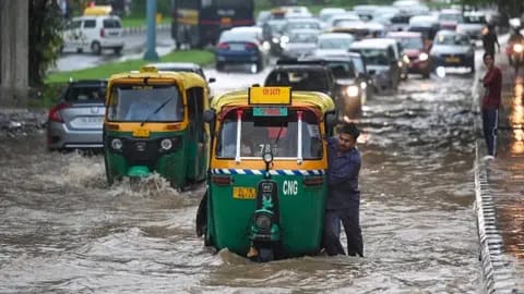 উত্তরবঙ্গে প্রবল বৃষ্টির জের, ভাঙনের…