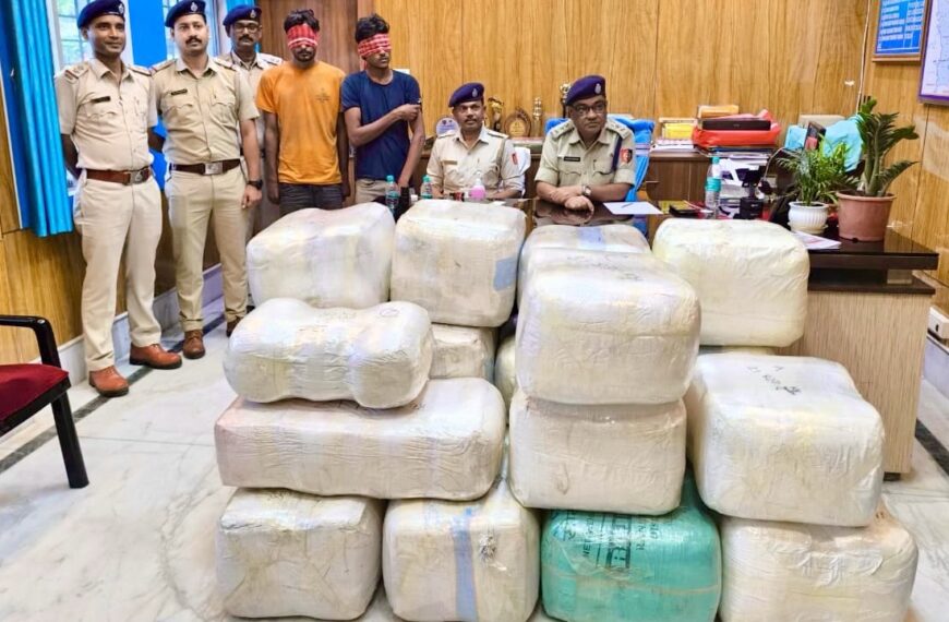 বহরমপুরে হরিয়ানার লরি থেকে ৪৩৬ কেজি গাঁজা উদ্ধার, গ্রেফতার দুই