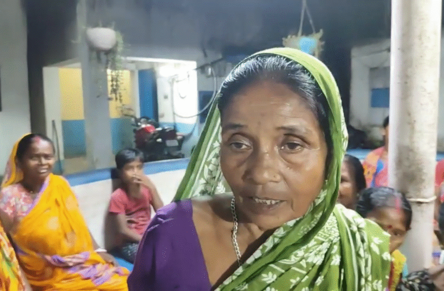 পরিবারে শান্তি ফেরাতে ও মদ বিক্রি বন্ধের দাবিতে থানায় লিখিত ডেপুটেশন দিলেন শতাধিক মহিলা ।