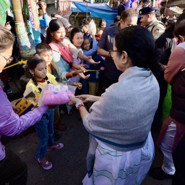 উত্তরবঙ্গে ভয়াবহ বন্যা ও ভূমিধসের পর ক্ষতিগ্রস্তদের পাশে মুখ্যমন্ত্রী…