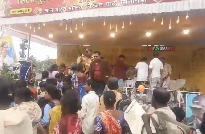 ছট পুজোর বস্ত্র বিতরণে হুড়োহুড়ি, আতঙ্ক শিলিগুড়ির লালমোহন মৌলিক ঘাটে