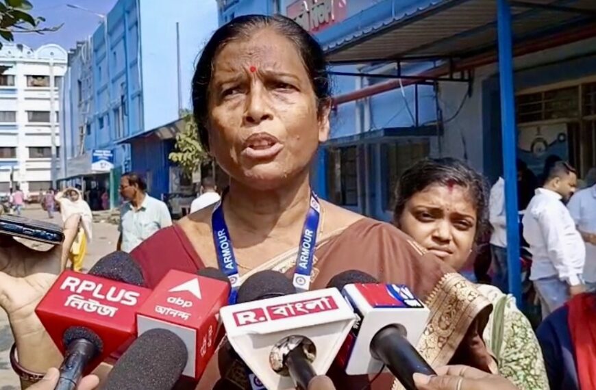 মালদা মেডিকেল কলেজে তৃণমূল শ্রমিক নেতার দাদাগিরি, মারধর ও টাকার দাবি, আতঙ্কে কর্মীরা ।