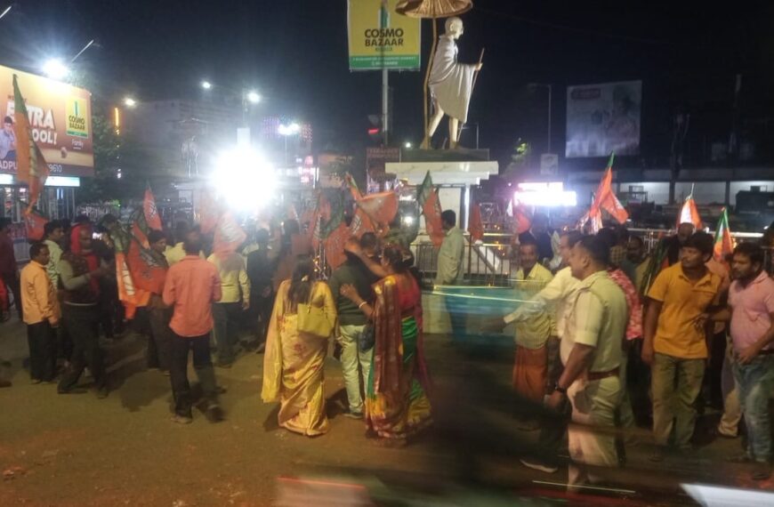 বিহার নির্বাচনের ফলাফলে অকাল দীপাবলি, বুনিয়াদপুরে উৎসবে মেতেছে বিজেপি কর্মীরা