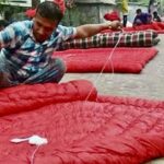 শীতের আগমনে জমজমাট লেপ-তোশকের ব্যবসা ।