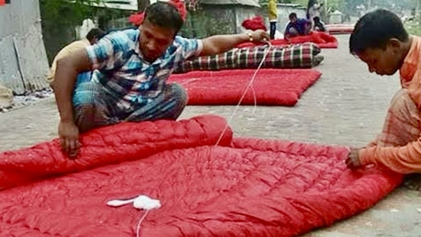 শীতের আগমনে জমজমাট লেপ-তোশকের ব্যবসা ।