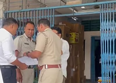 লক্ষ লক্ষ টাকার প্রতারণা, শিলিগুড়িতে ধরা পড়ল অভিজিৎ&hellip;