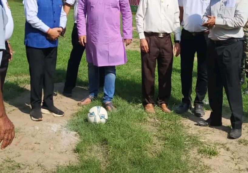 শিলিগুড়িতে গ্রেটার লায়নসের উদ্যোগে দৃষ্টিহীনদের ফুটবল প্রতিযোগিতা উদ্বোধন ডেপুটি মেয়রের হাতে