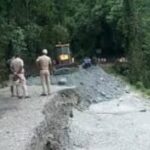 জাতীয় সড়কে মেরামতির  ৪৮ ঘণ্টার মধ্য আবার ধস  সমস্যায় নিত্যযাত্রীরা