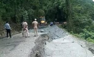 জাতীয় সড়কে মেরামতির  ৪৮ ঘণ্টার মধ্য আবার ধস &hellip;