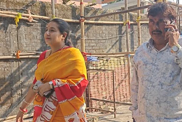 সকালে নকশালবাড়িতে পাপিয়া ঘোষ জানালেন মানুষের পাশে থাকতে…