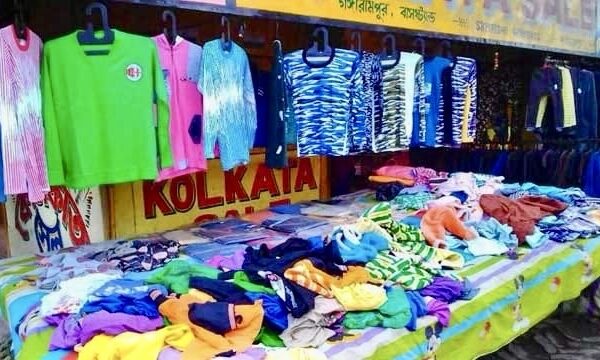 নভেম্বরের শুরুতেই ঠান্ডার দাপট, আগেভাগেই বিক্রি বাড়ছে শীতবস্ত্র