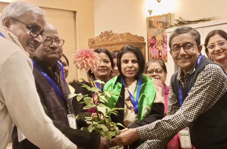 পদ্মশ্রী পুরস্কারপ্রাপ্ত সূচিশিল্পী তৃপ্তি মুখোপাধ্যায়ের বাড়িতে গাছ গ্রুপের…