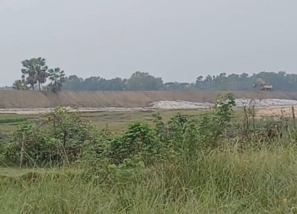 ভারত বাংলাদেশ সিমান্তে বেড়িবাঁধ নির্মাণ