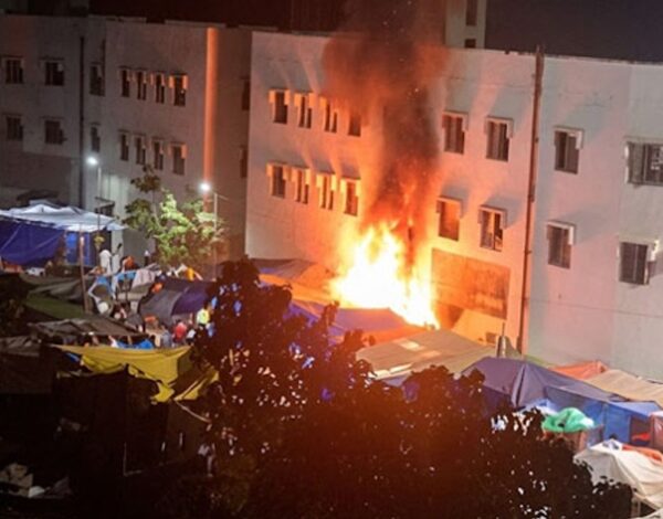 বাংলাদেশের রাজধানীর শাহজালাল বিমানবন্দরে আগুন।