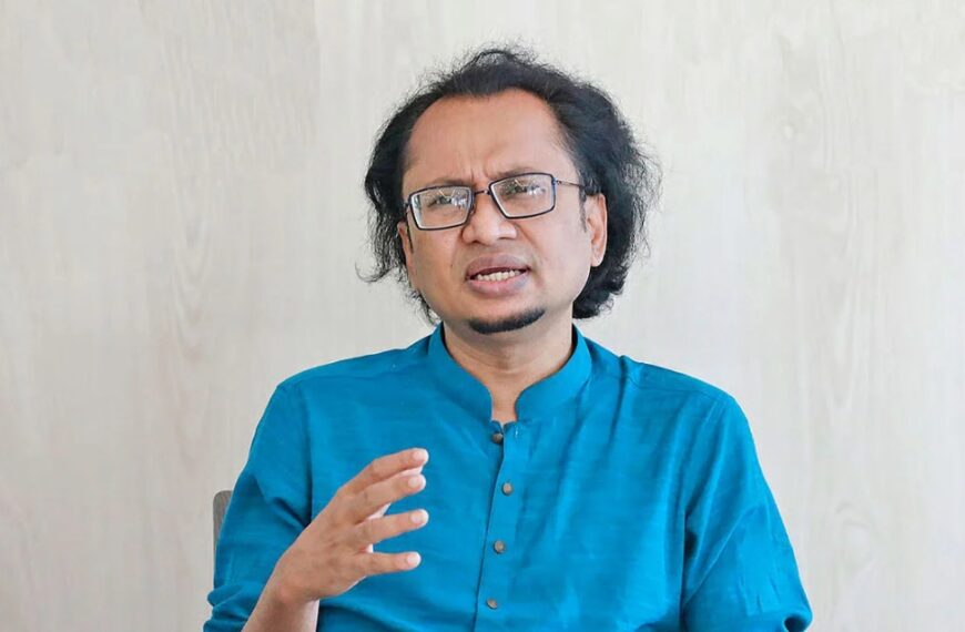 দিল্লির বিমানবন্দর থেকে ফেরতবাংলাদেশের প্রধানমন্ত্রীর উপদেষ্টা ডা. জাহেদ।