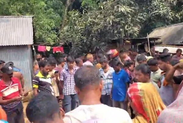 বাংলাদেশের টাঙ্গাইলে ছাগল উদ্ধার করতে গিয়ে সেফটি ট্যাংকের…