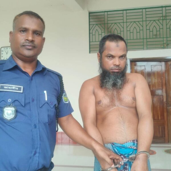 বাংলাদেশে মসজিদের ভেতর শিশু ধর্ষণের অভিযোগ, ইমামকে পিটিয়ে…